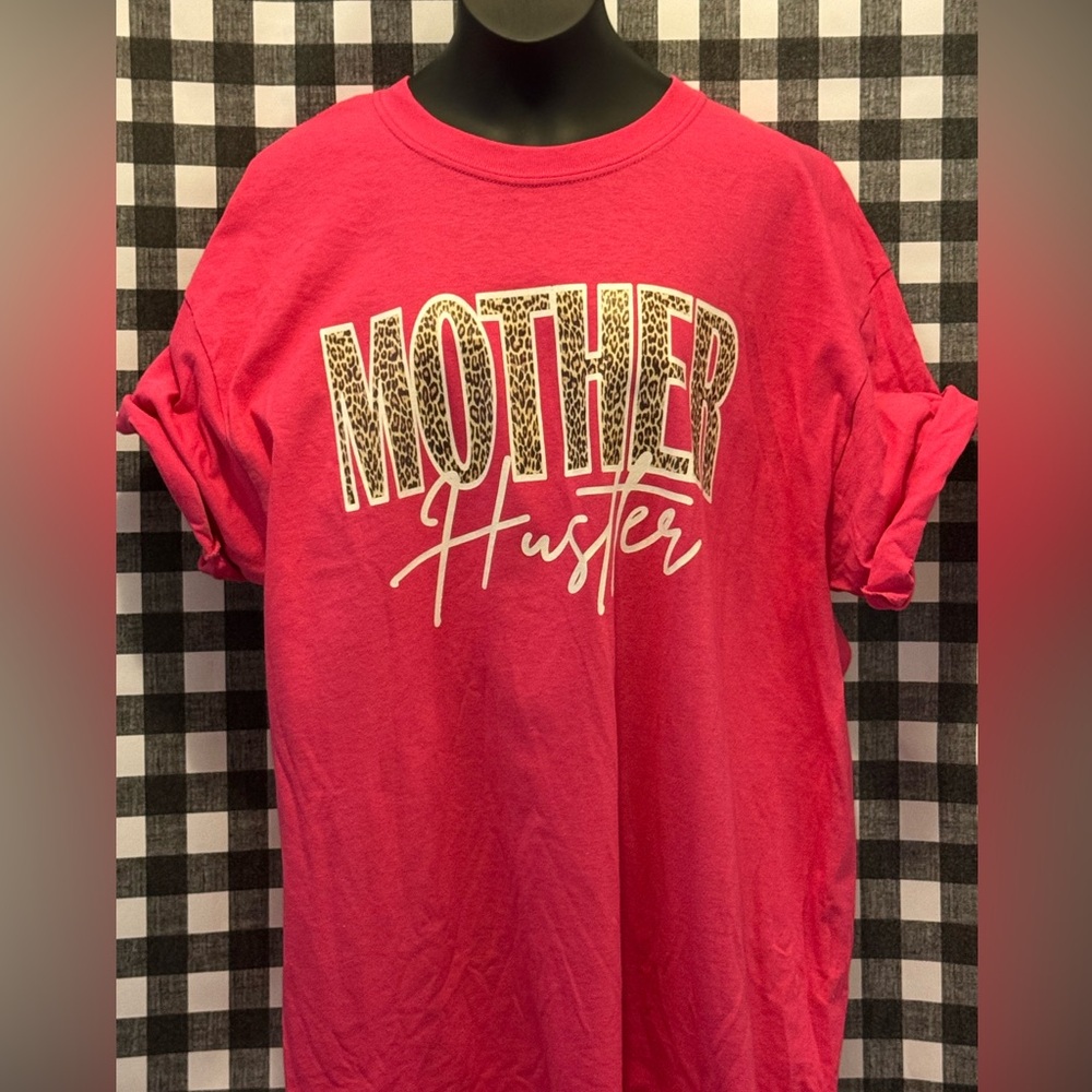 Pink Graphic T-Shirt with Leopard Print 'Mother Hustler'